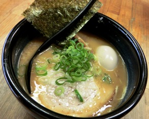 朝ラーメンは「味噌豚骨」＠けん軒