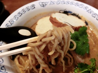 アジアンラーメン「烏の灯」で奏龍味噌カレー