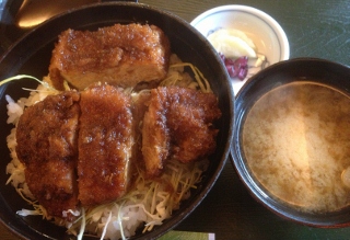 青い塔でソースかつ丼＠伊那市