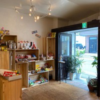下諏訪町・駄菓子とビールとコーヒーのお店・ちいとこ商店