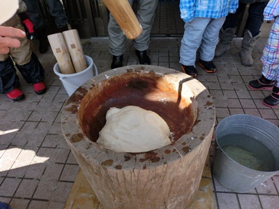 かなり～久しぶりの餅つきと雪合戦☆