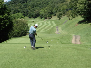 学友の練習場仲間と玉川ＣＣへ・・・　起伏がと・・・