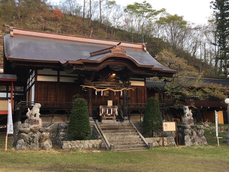 早朝の丸子町 安良居神社