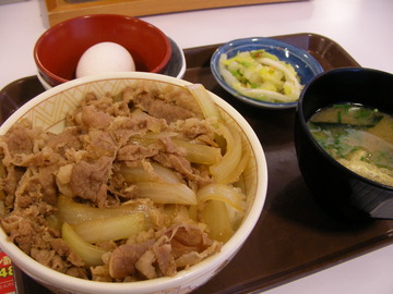 すき家で「２８０円牛丼」松本市