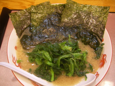 麺屋いわいで「ほうれんそう増し」