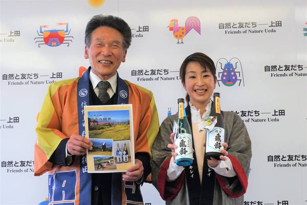 稲倉の棚田の米で岡崎酒造が醸す「信州 亀齢」昨年より本数を増やして発売【新聞記事：2017/04/11】