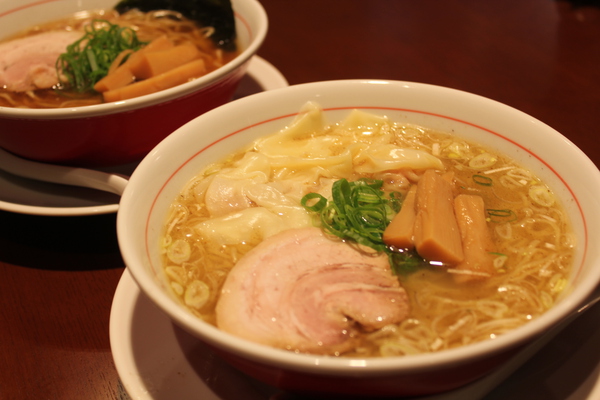 麺屋ちゅらり　海老ワンタン