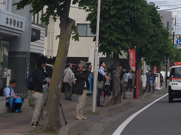 上田市役所前の様子