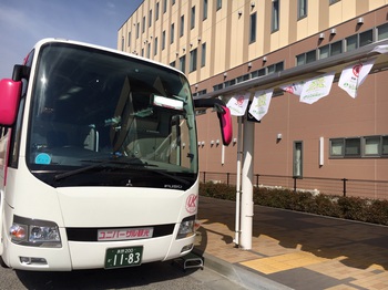 バスと植樹祭