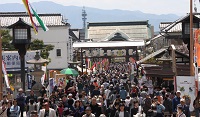 けふの御開帳渋滞