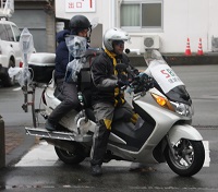 県縦断駅伝　働く車