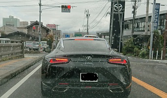 もっと粋に運転できないの？(ΦωΦ)ﾌﾌﾌ…