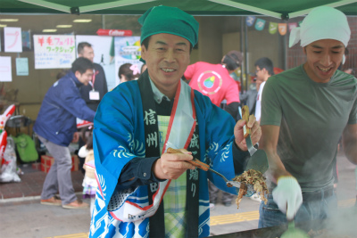 母袋創一市長が作る美味だれ焼きそば パパママフェスタに登場！