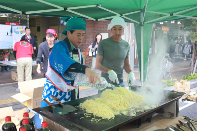 母袋創一市長が作る美味だれ焼きそば パパママフェスタに登場！