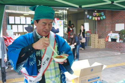 母袋創一市長が作る美味だれ焼きそば パパママフェスタに登場！