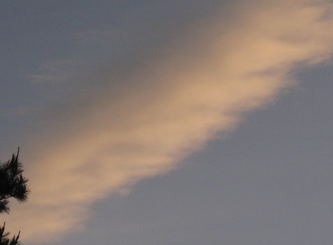 二日続きのレンズ雲