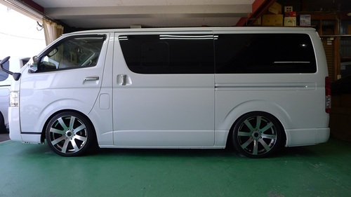 働く車ハイエース