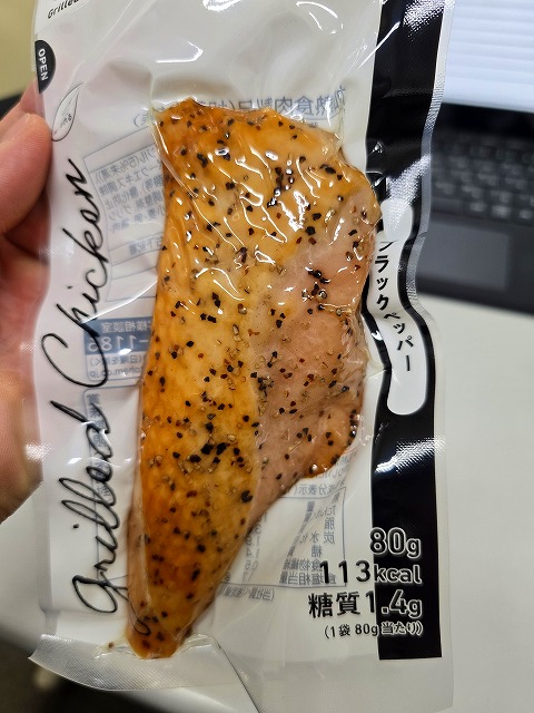 たんぱく質１９．９gグリルチキン　ファミリーマート