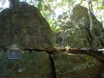 湯宮神社動き岩　その４