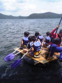 野尻湖でいかだ